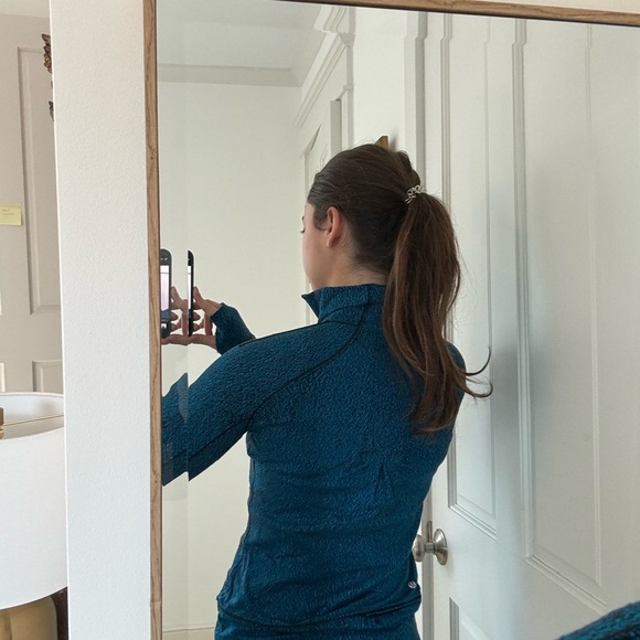 Lululemon quarter zip - size 4 - Picture 2 of 4